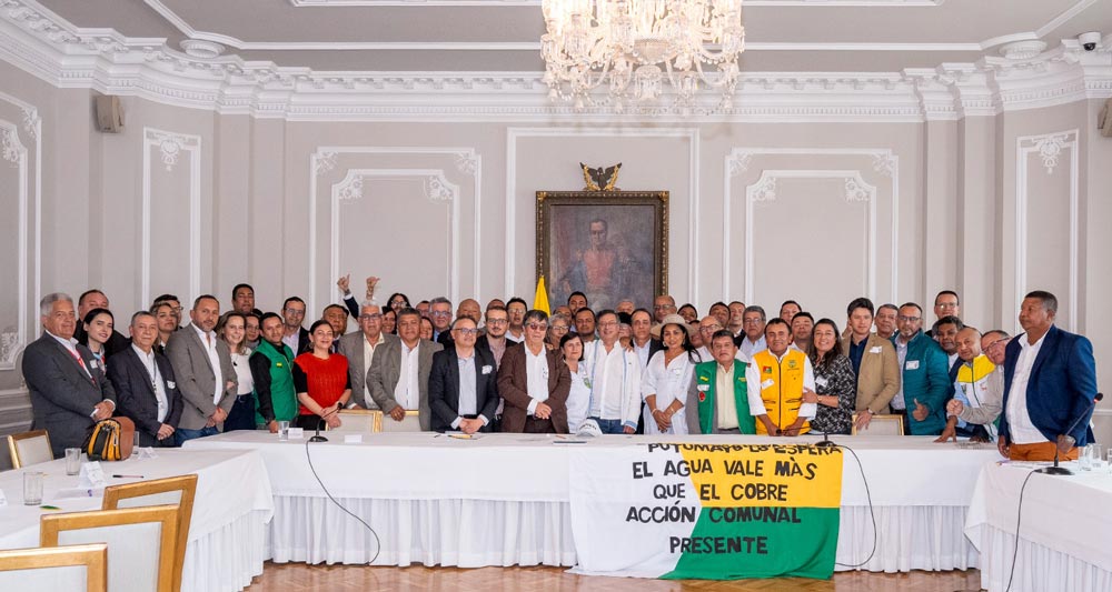 a Presidencia de la República con los directivos de la Confederación Nacional de Acción Comunal