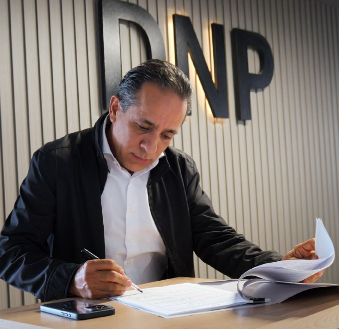 El Director del DNP, Alex López Maya, firmó el Decreto que crea la Comisión Mixta de Asuntos Campesinos