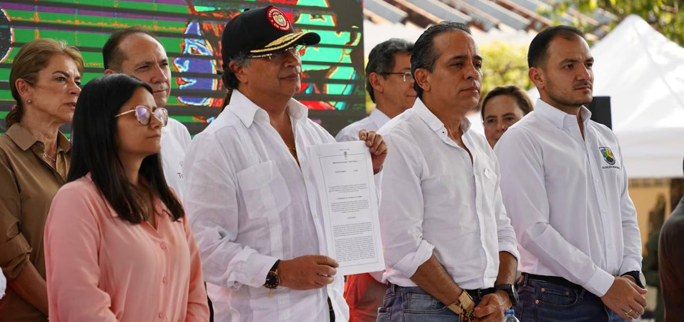 Presidente de la República y Director  DNP en la firma del Pacto Catatumbo