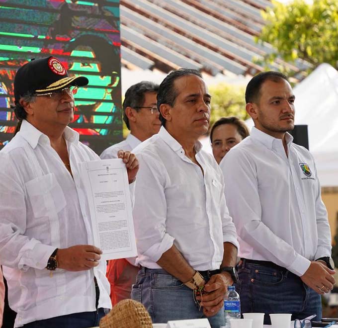 Presidente de la República y Director  DNP en la firma del Pacto Catatumbo