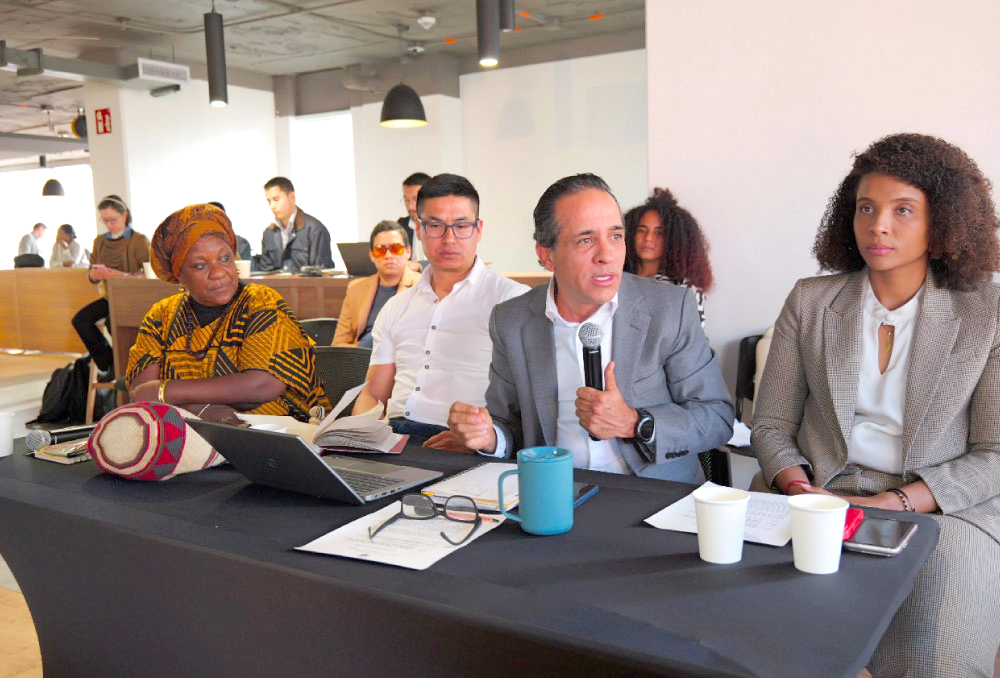 El Director del DNP dialoga con líderes del paro cívico de Buenaventura y Chocó en la mesa de trabajo.