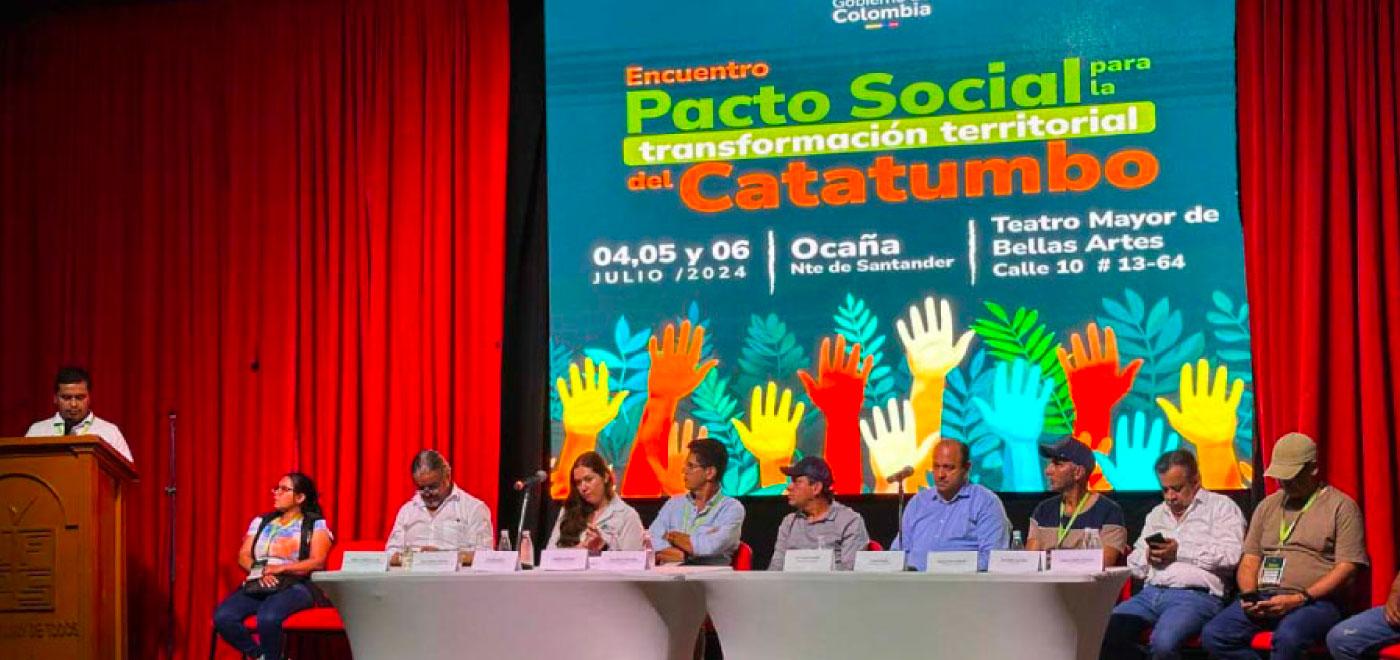 Mesa de trabajo con todos los representantes del encuentro Pacto Social del Catatumbo